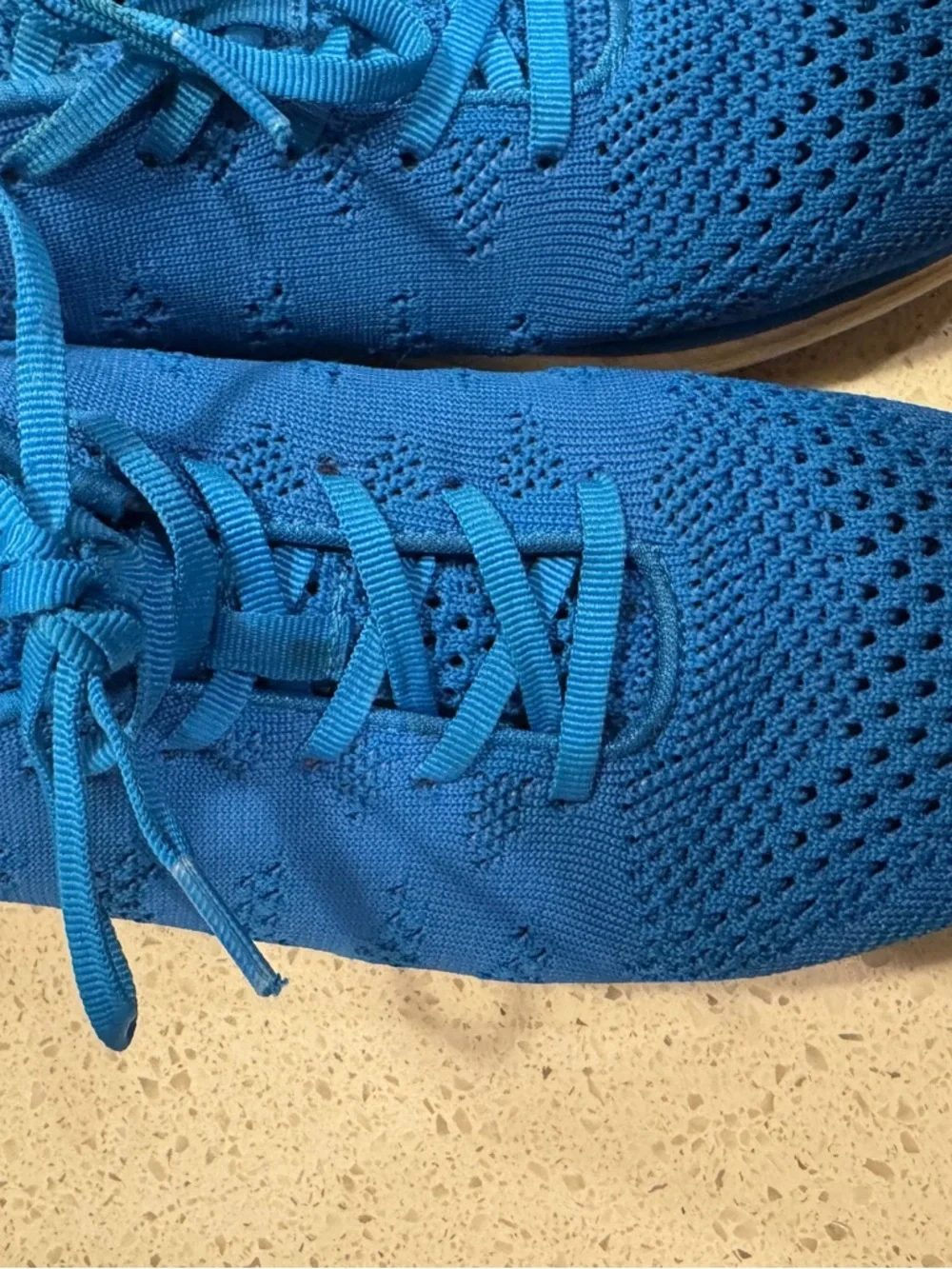 APL Techloom Men’s 9(W10.5) Sneakers Blue - slight stain on shoes
